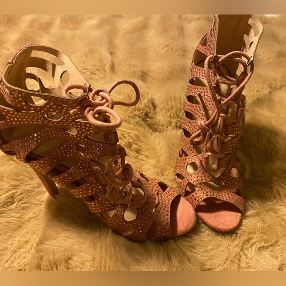 Fashion Nova pink 6.5 woman’s heels - Picture 2 of 7